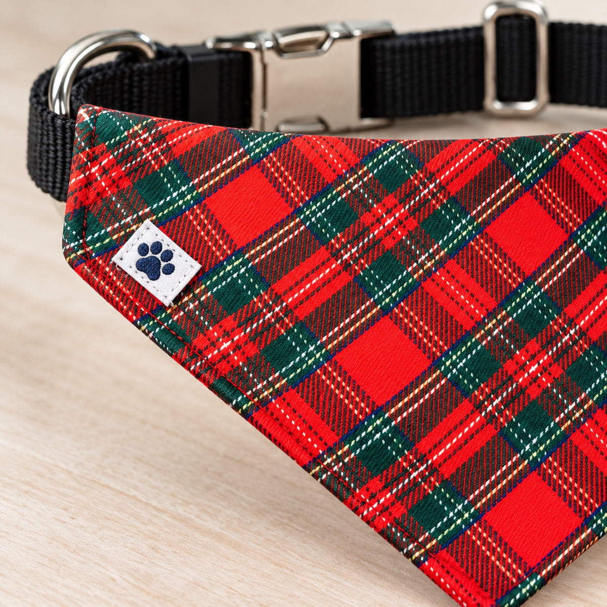 The Homestead bandana collar - Tag and print close-up